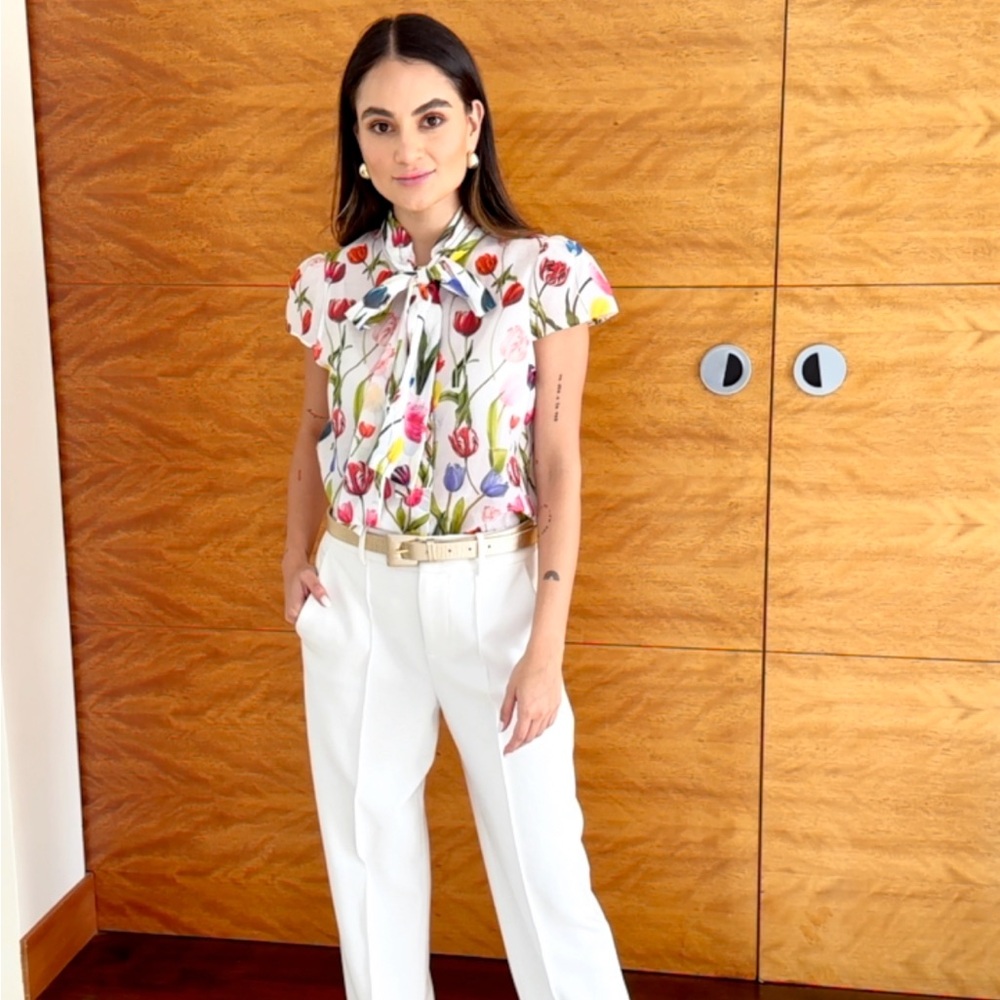 ALICE + OLIVIA Jeannie Bow Blouse Kiss my Tulip print